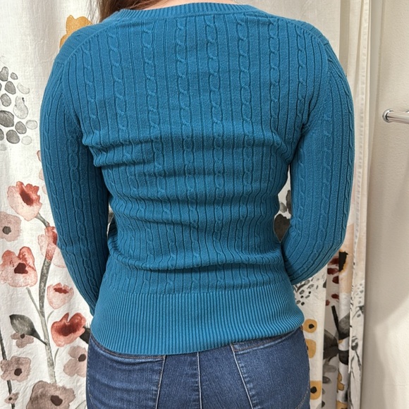 Women’s Tommy Hilfiger Blue Cable Knit V-Neck Long Sleeve Sweater. Size Small. - Picture 4 of 9